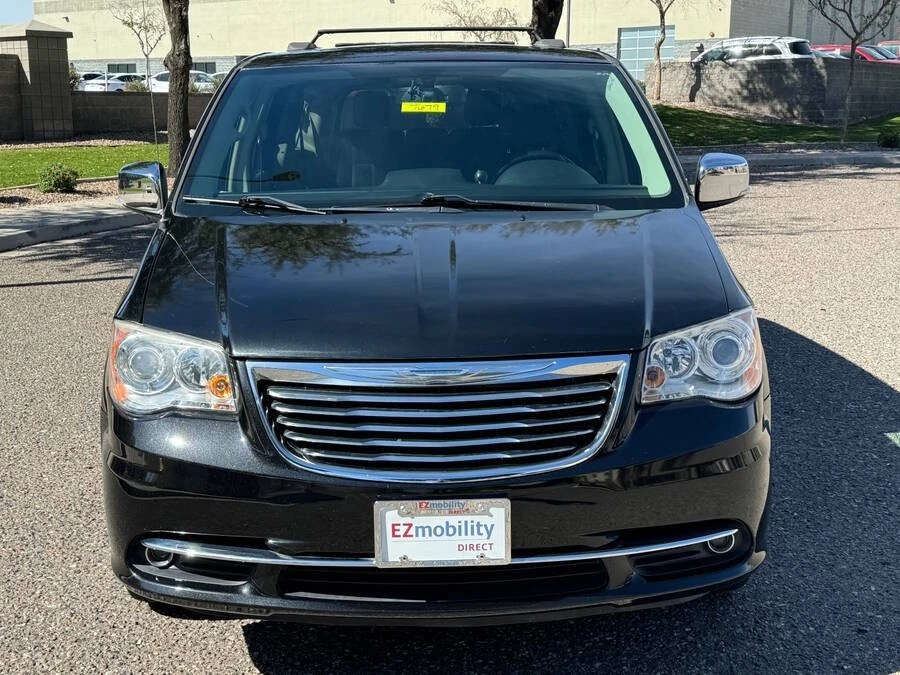2015 Chrysler Town & Country - Image 10 of 15
