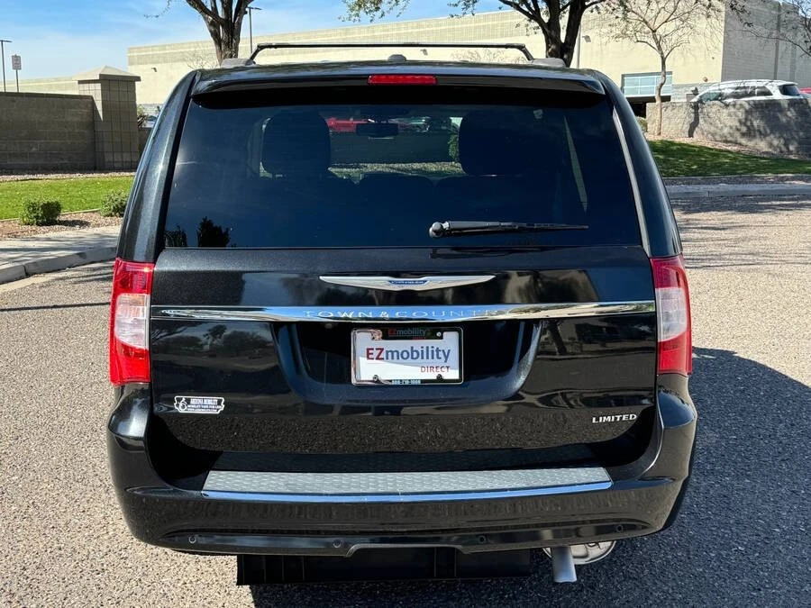 2015 Chrysler Town & Country - Image 14 of 15