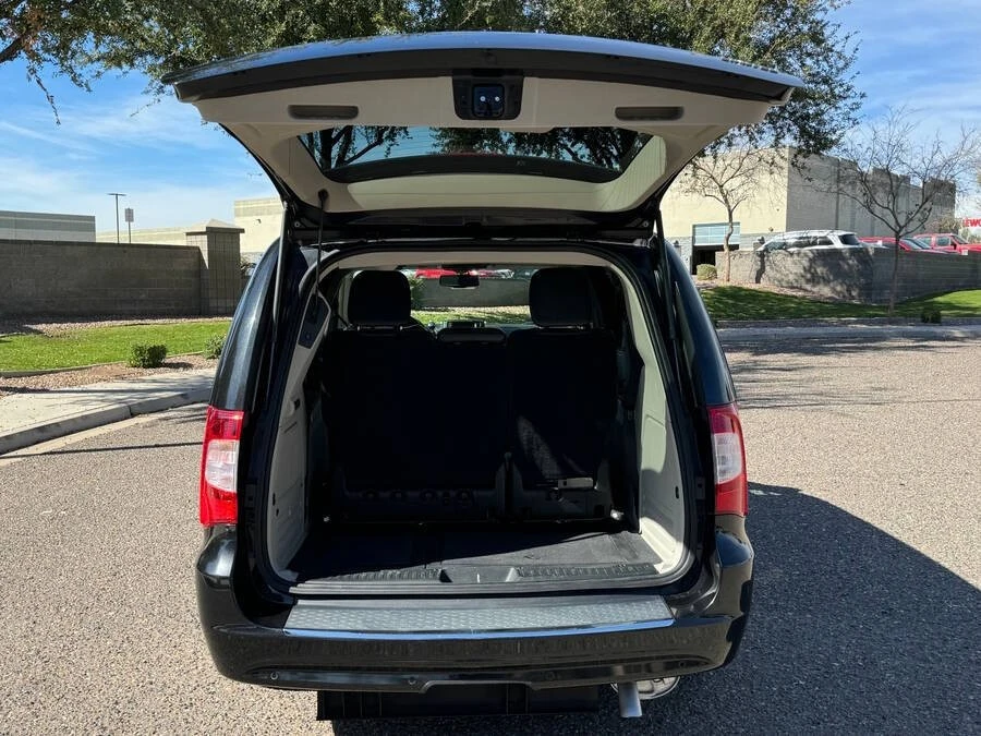 2015 Chrysler Town & Country - Image 15 of 15