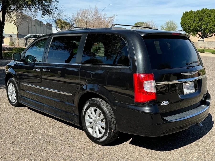 2015 Chrysler Town & Country - Image 12 of 15