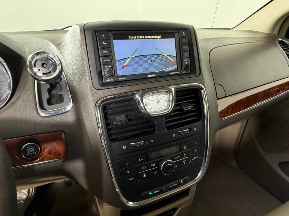 2015 Chrysler Town & Country - Image 14 of 21