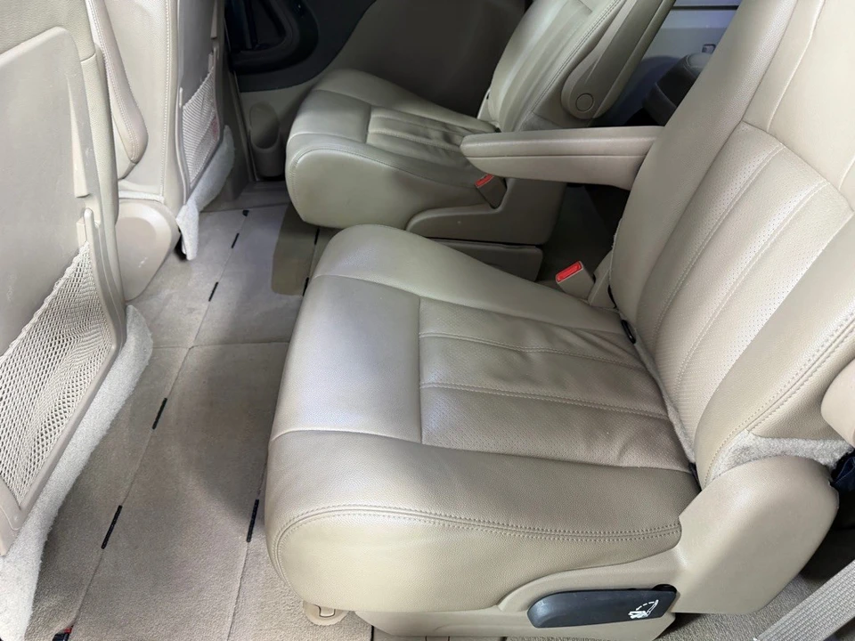 2015 Chrysler Town & Country - Image 15 of 21