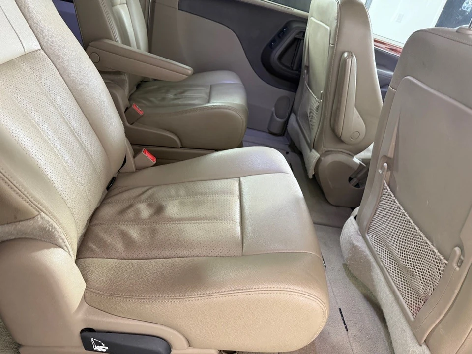 2015 Chrysler Town & Country - Image 19 of 21