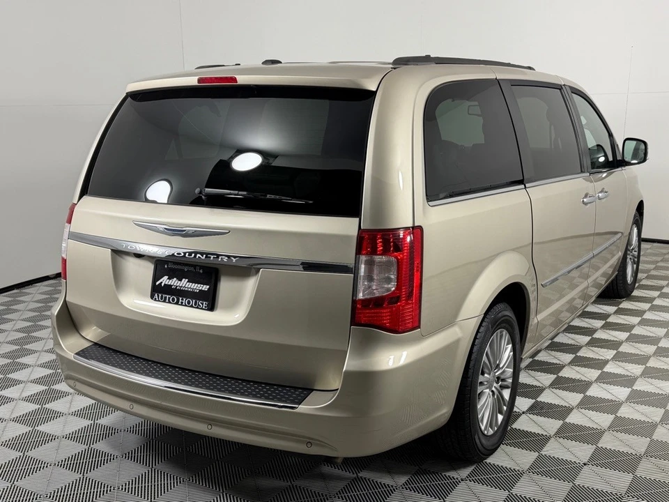 2015 Chrysler Town & Country - Image 5 of 21
