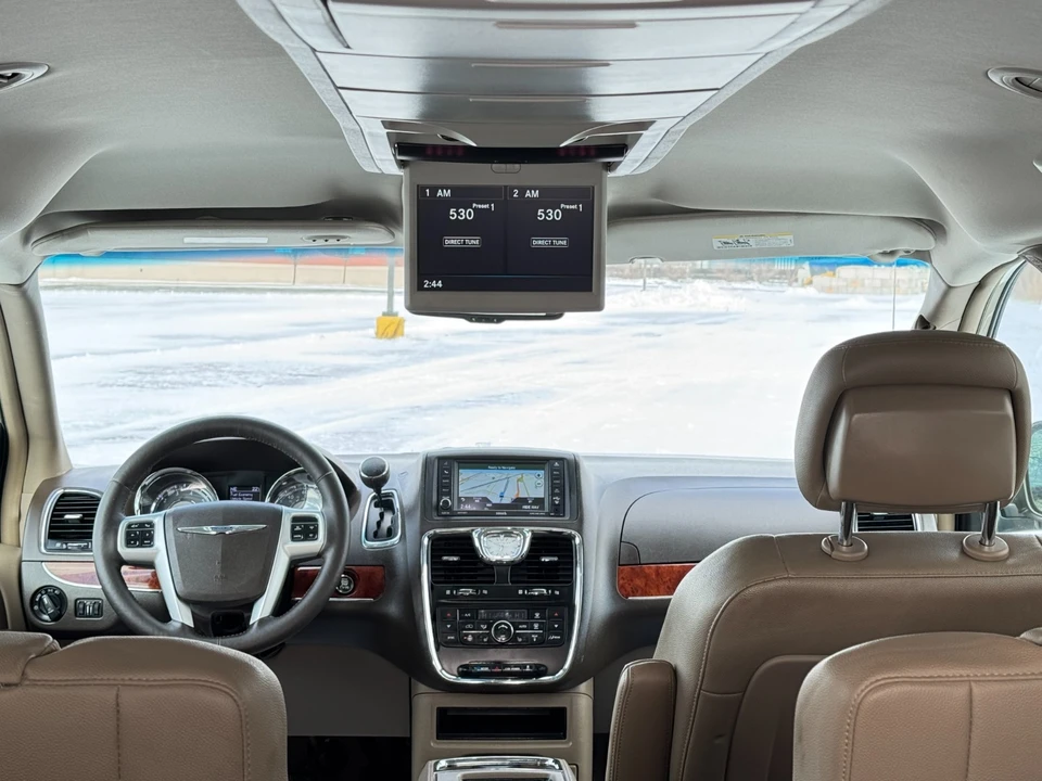 2015 Chrysler Town & Country - Image 12 of 21