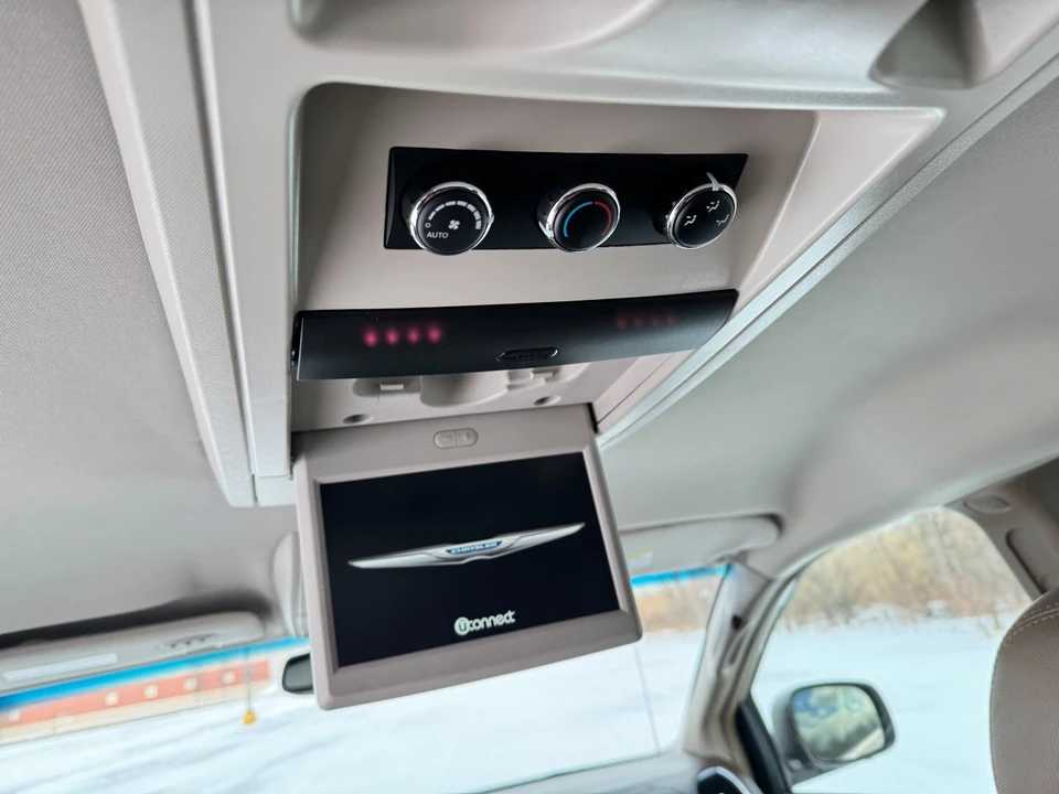 2015 Chrysler Town & Country - Image 13 of 21