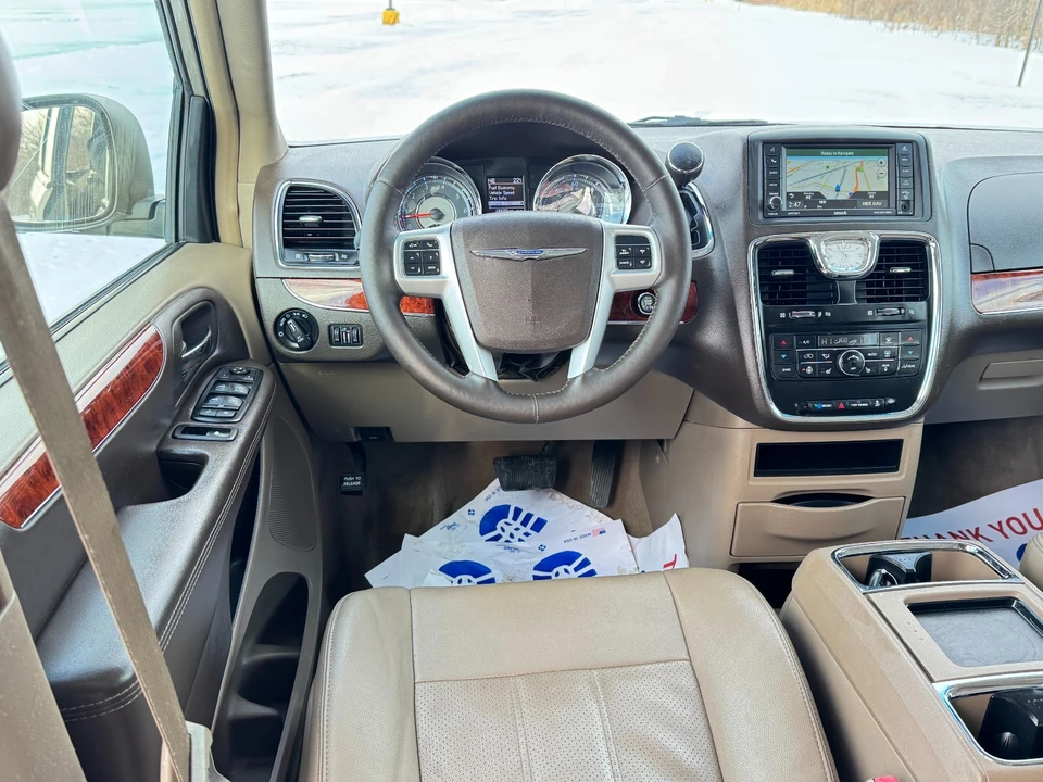 2015 Chrysler Town & Country - Image 17 of 21