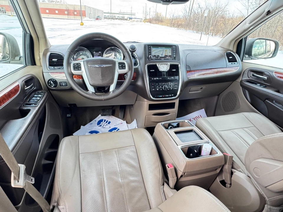 2015 Chrysler Town & Country - Image 16 of 21
