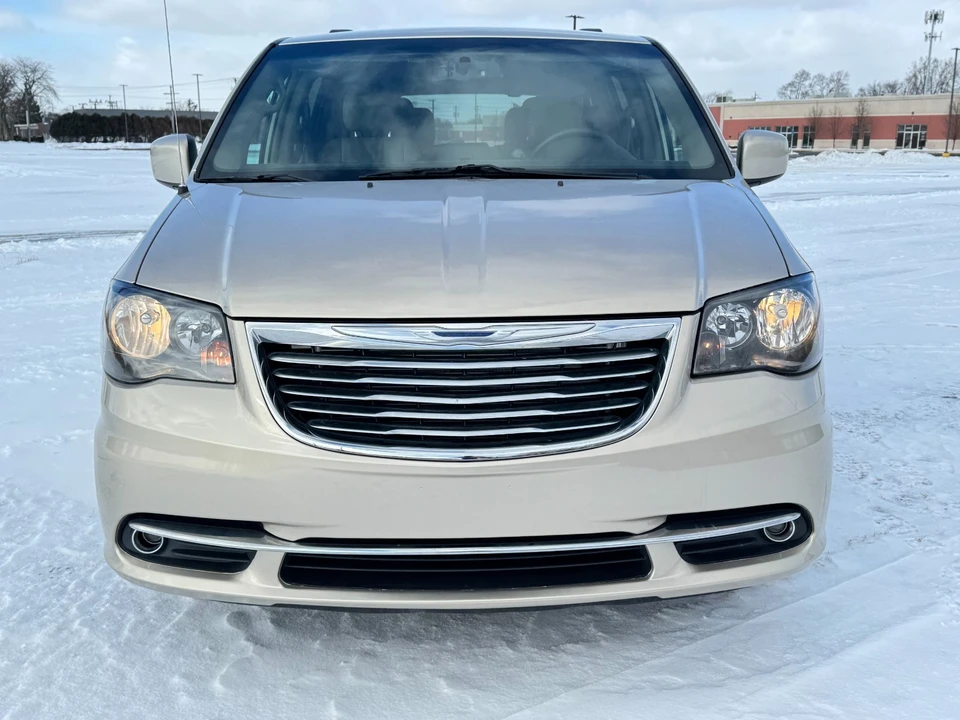 2015 Chrysler Town & Country - Image 2 of 21