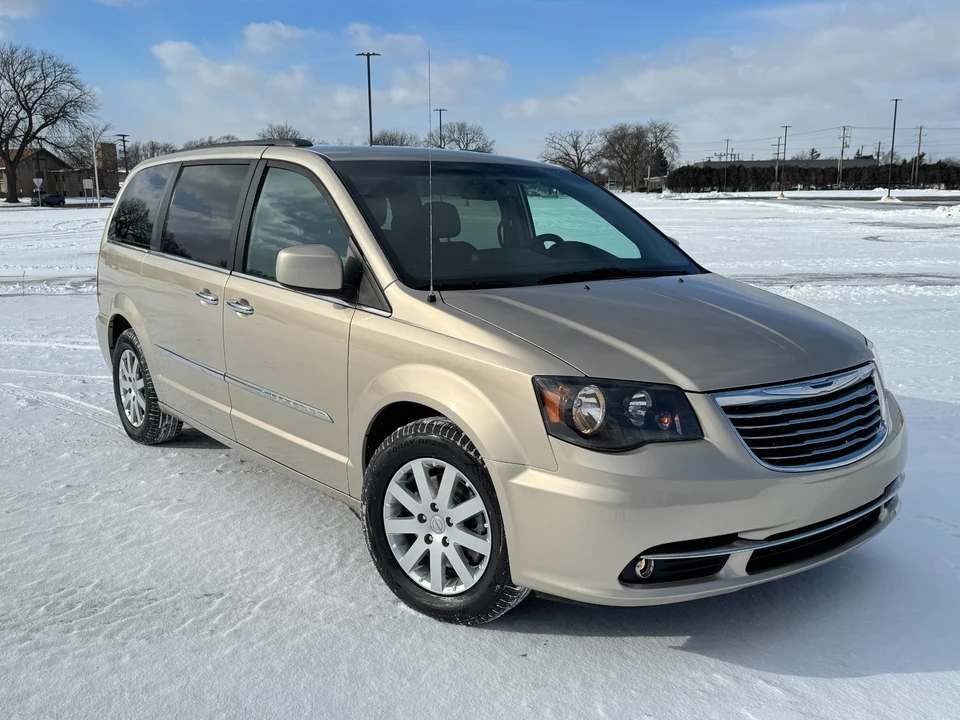 2015 Chrysler Town & Country - Image 3 of 21