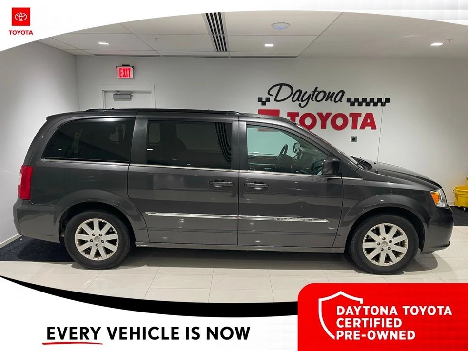 2015 Chrysler Town & Country - Image 5 of 10