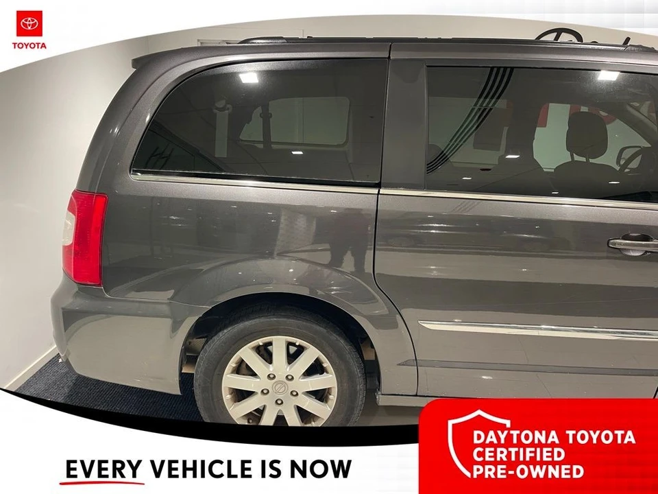 2015 Chrysler Town & Country - Image 9 of 10