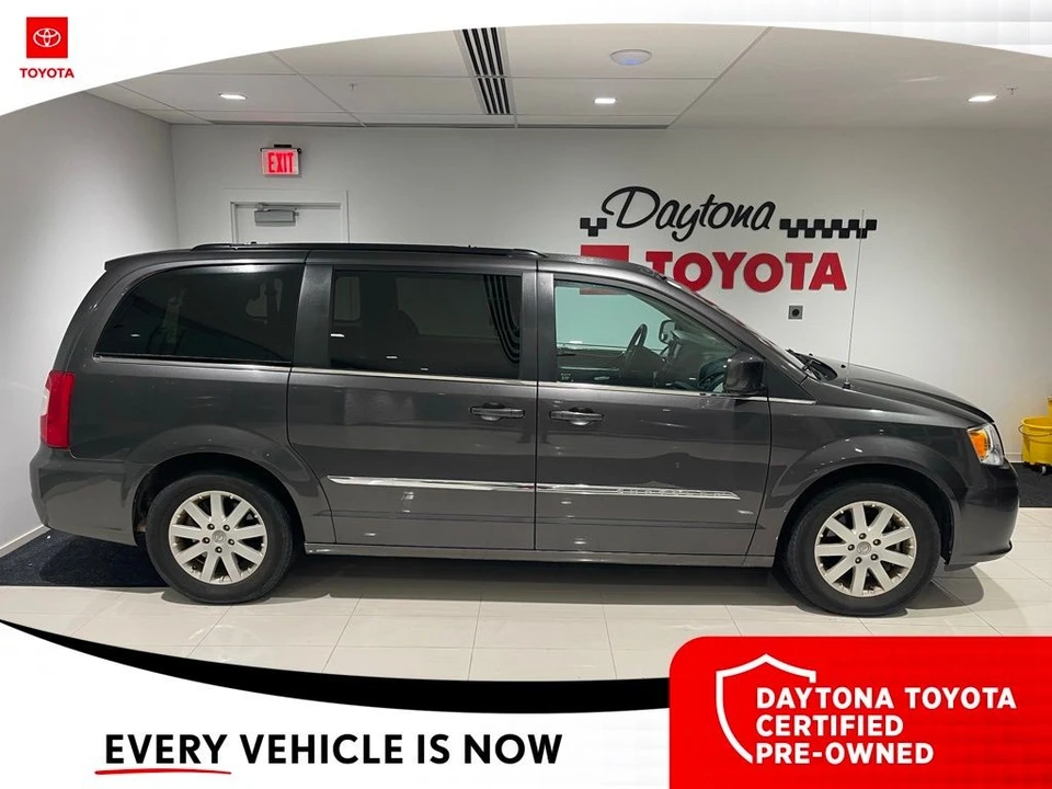 2015 Chrysler Town & Country - Image 2 of 10