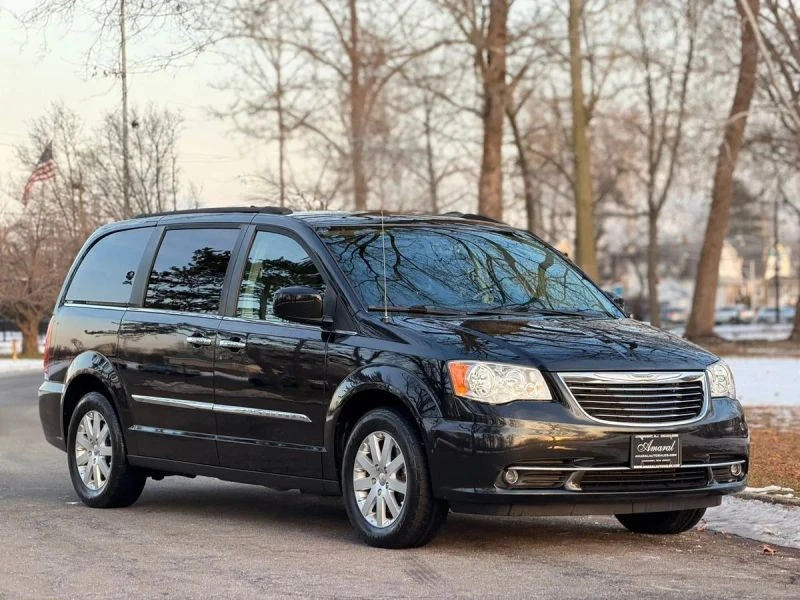 2015 Chrysler Town & Country - Image 2 of 12
