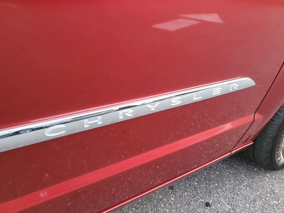 2015 Chrysler Town & Country - Image 6 of 12