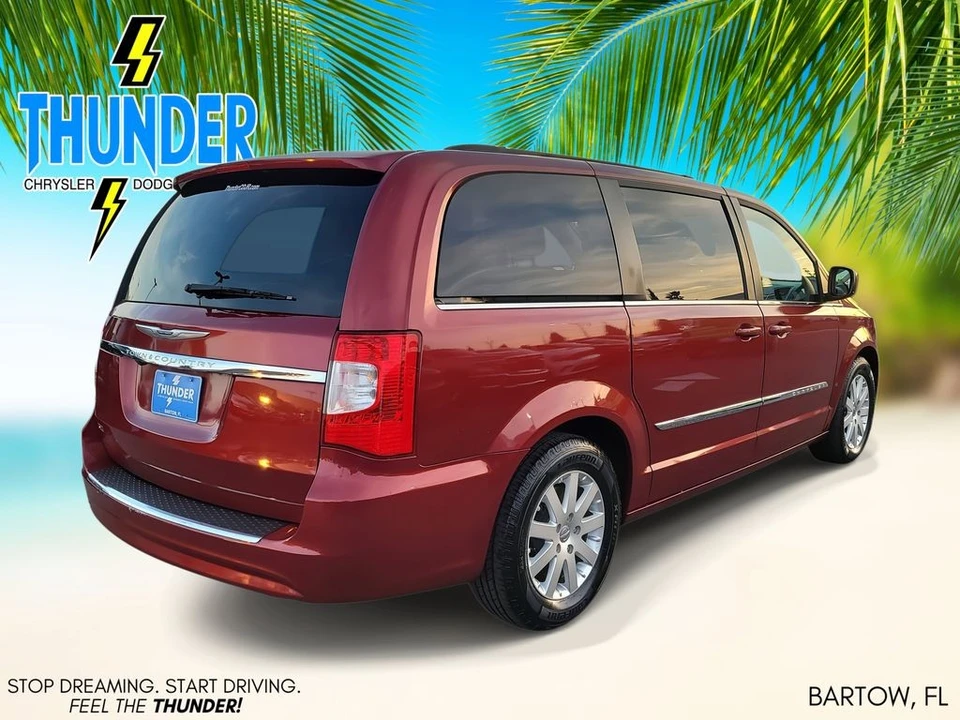 2015 Chrysler Town & Country - Image 4 of 12