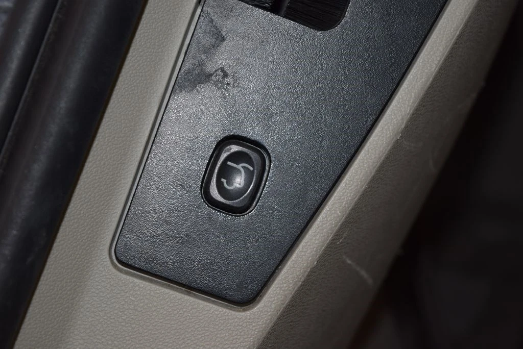 2015 Chrysler Town & Country - Image 15 of 21