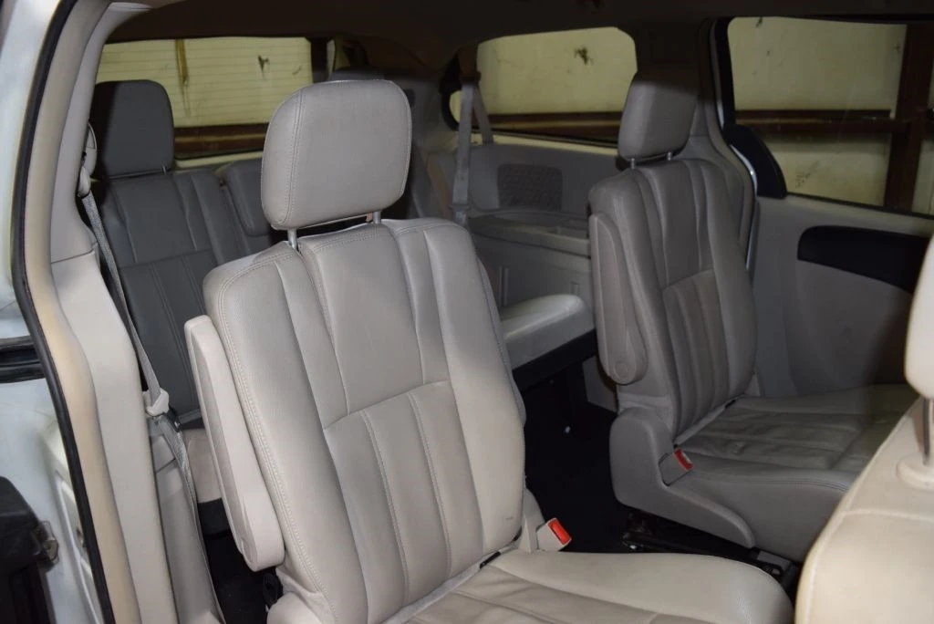2015 Chrysler Town & Country - Image 21 of 21