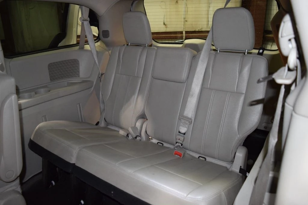 2015 Chrysler Town & Country - Image 17 of 21