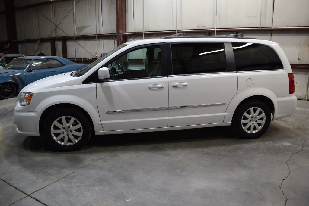 2015 Chrysler Town & Country - Image 4 of 21