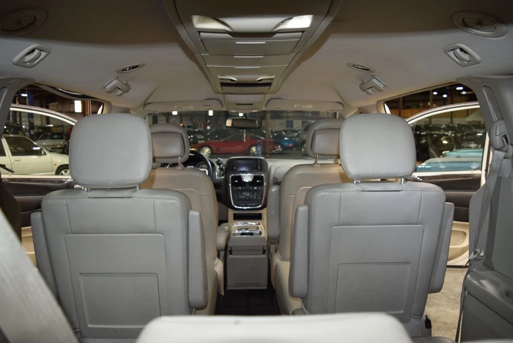 2015 Chrysler Town & Country - Image 16 of 21