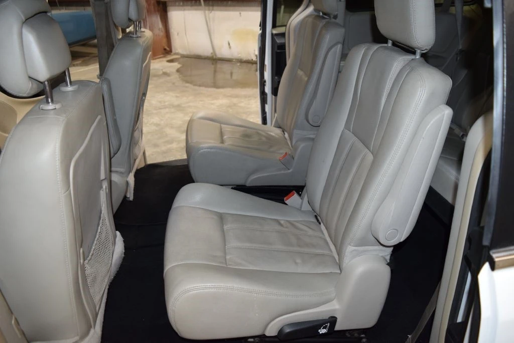 2015 Chrysler Town & Country - Image 18 of 21