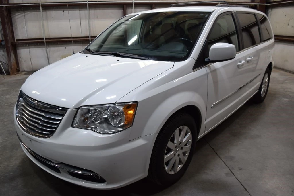 2015 Chrysler Town & Country - Image 3 of 21