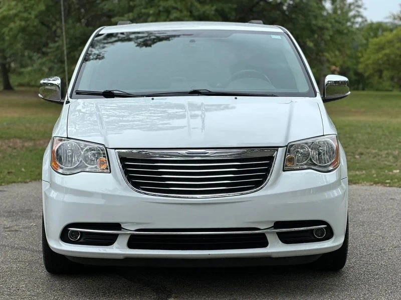 2015 Chrysler Town & Country - Image 11 of 12