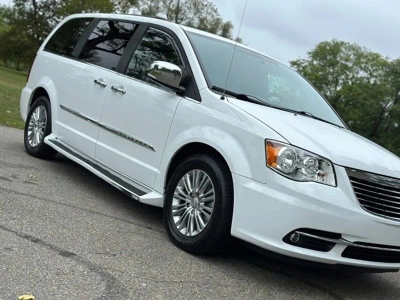 2015 Chrysler Town & Country - Image 12 of 12