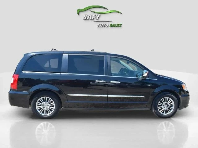 2015 Chrysler Town & Country - Image 7 of 21
