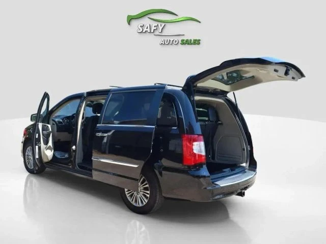 2015 Chrysler Town & Country - Image 17 of 21
