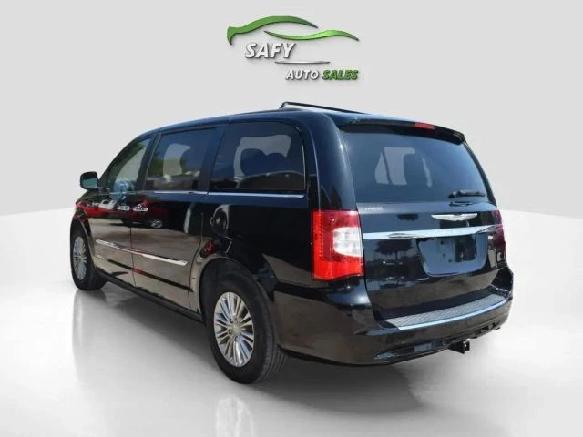 2015 Chrysler Town & Country - Image 4 of 21