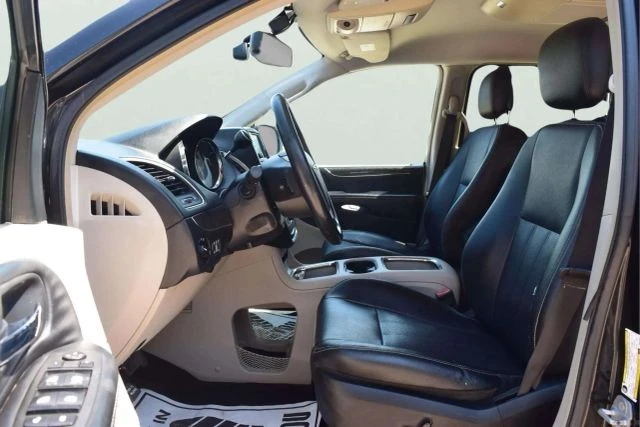 2015 Chrysler Town & Country - Image 19 of 21