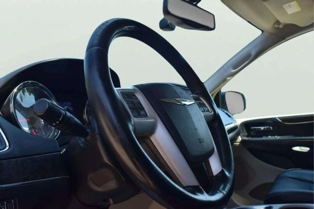 2015 Chrysler Town & Country - Image 20 of 21