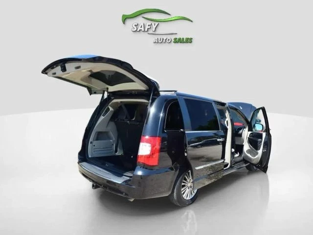 2015 Chrysler Town & Country - Image 18 of 21
