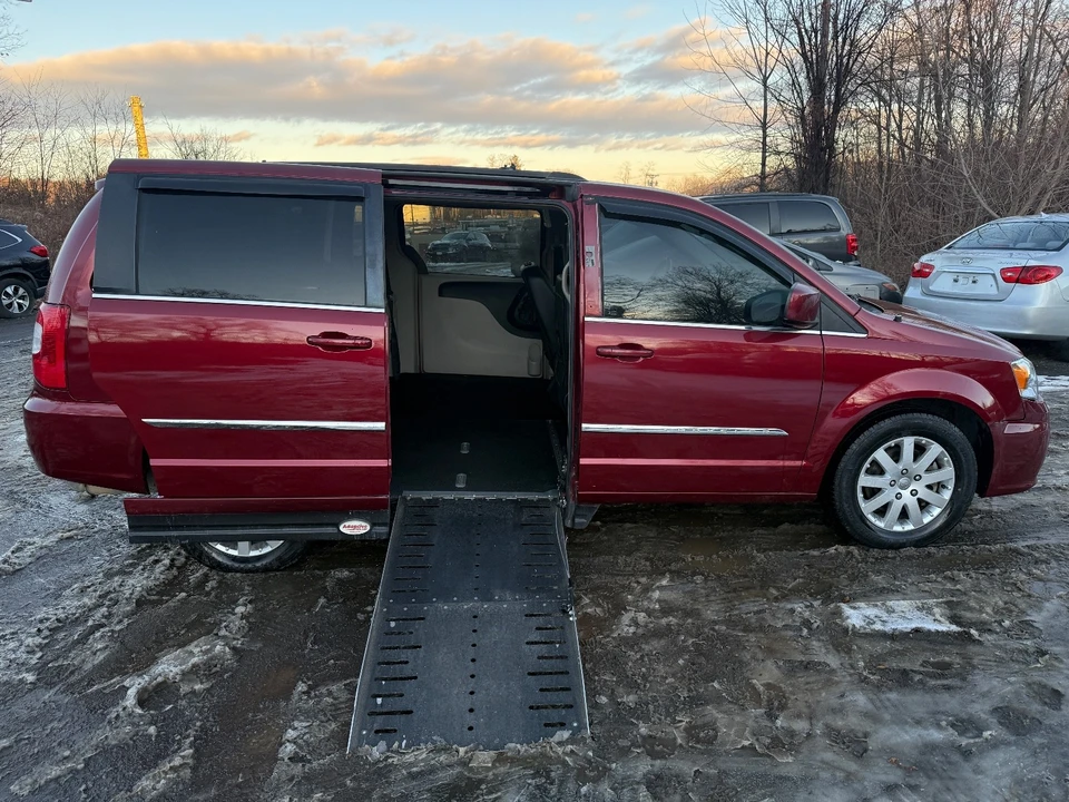 2015 Chrysler Town & Country - Image 13 of 20