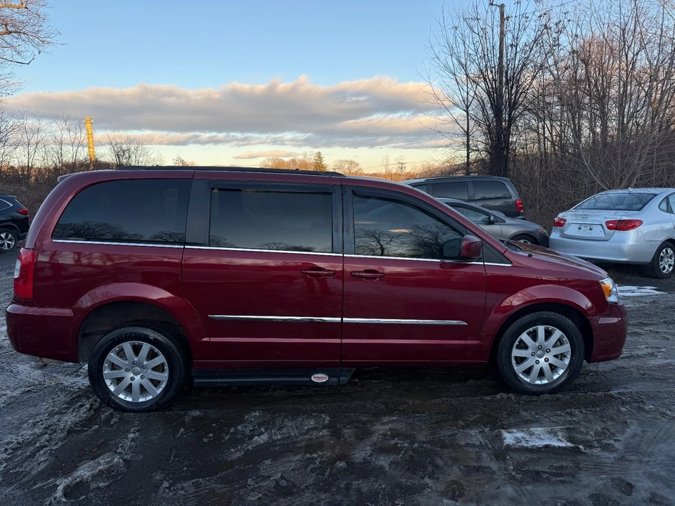 2015 Chrysler Town & Country - Image 7 of 20