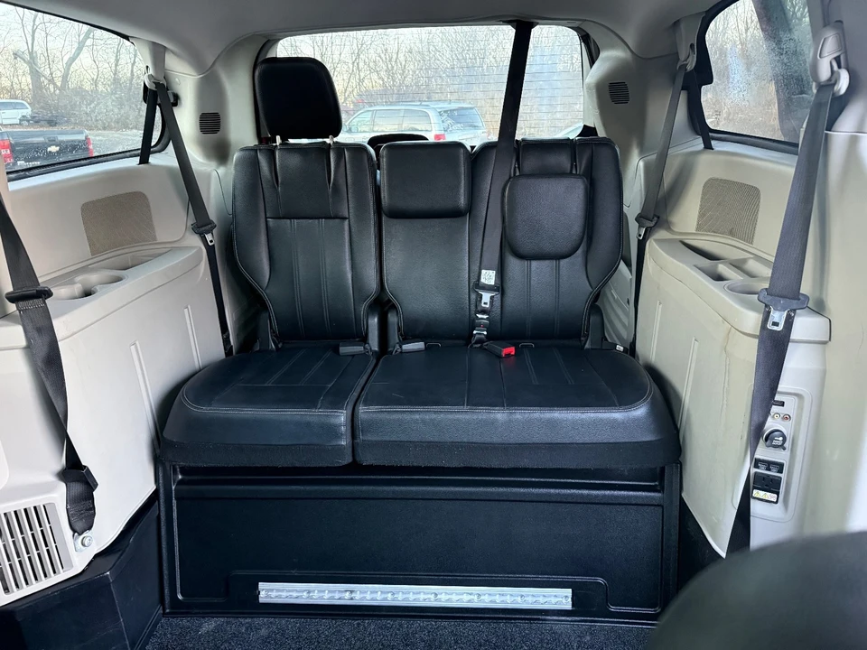 2015 Chrysler Town & Country - Image 17 of 20