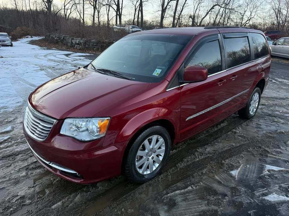 2015 Chrysler Town & Country - Image 2 of 20