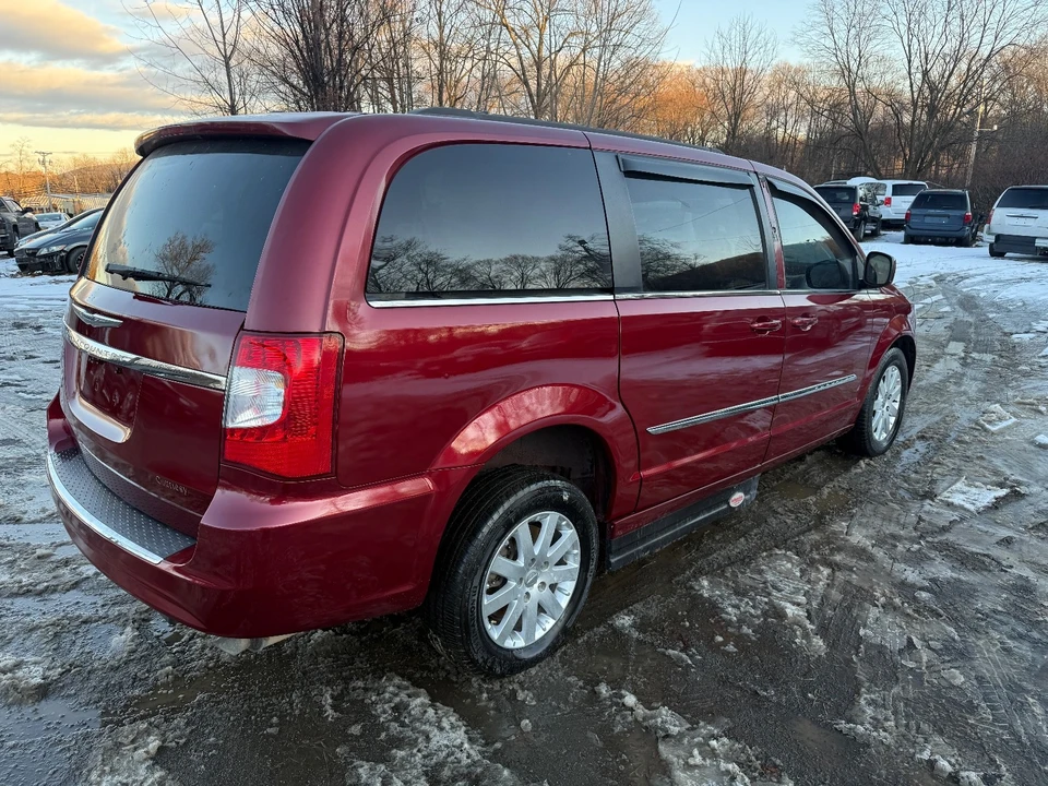 2015 Chrysler Town & Country - Image 6 of 20
