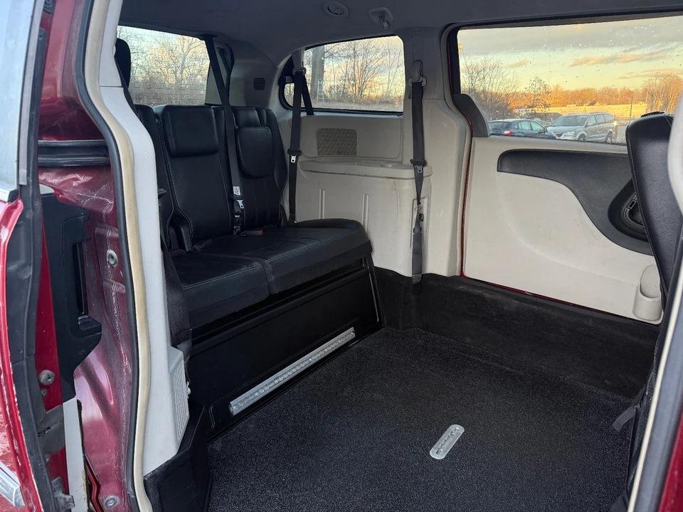 2015 Chrysler Town & Country - Image 16 of 20