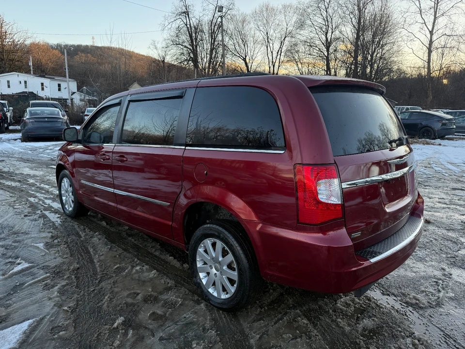 2015 Chrysler Town & Country - Image 4 of 20