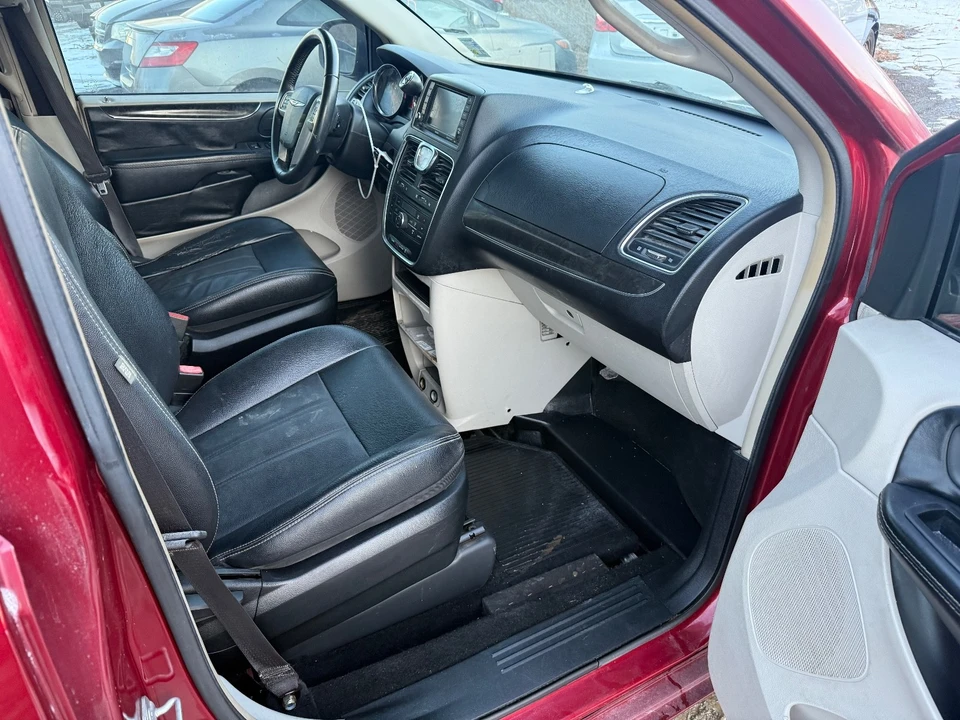 2015 Chrysler Town & Country - Image 12 of 20