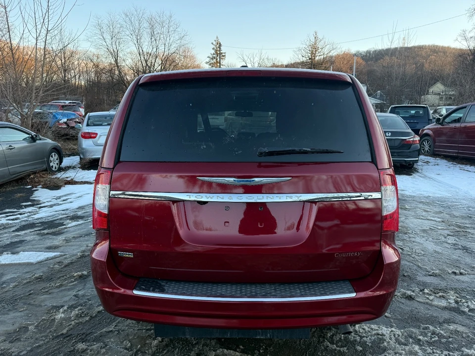 2015 Chrysler Town & Country - Image 5 of 20
