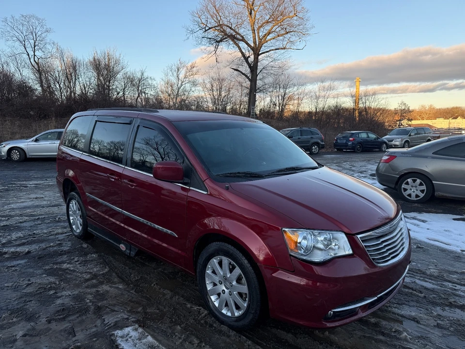 2015 Chrysler Town & Country - Image 8 of 20