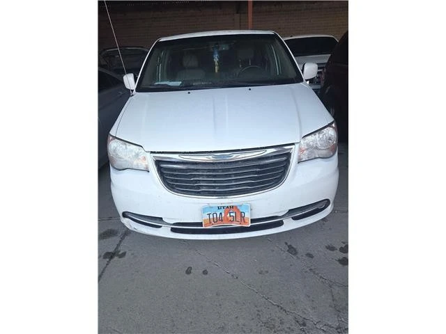2015 Chrysler Town & Country - Image 2 of 10