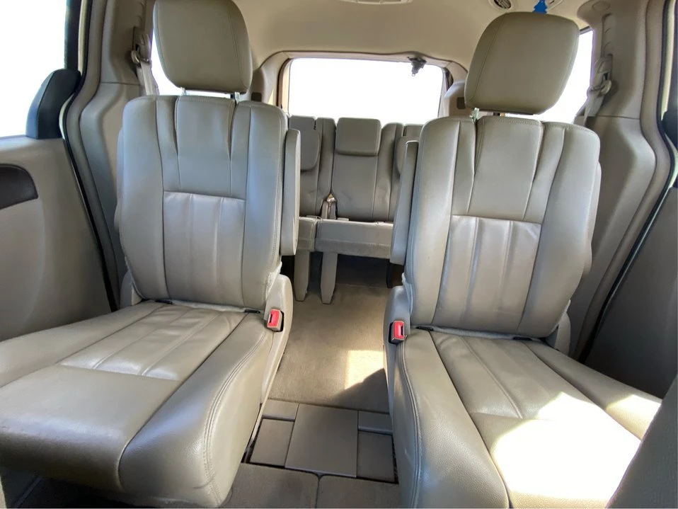 2015 Chrysler Town & Country - Image 14 of 20