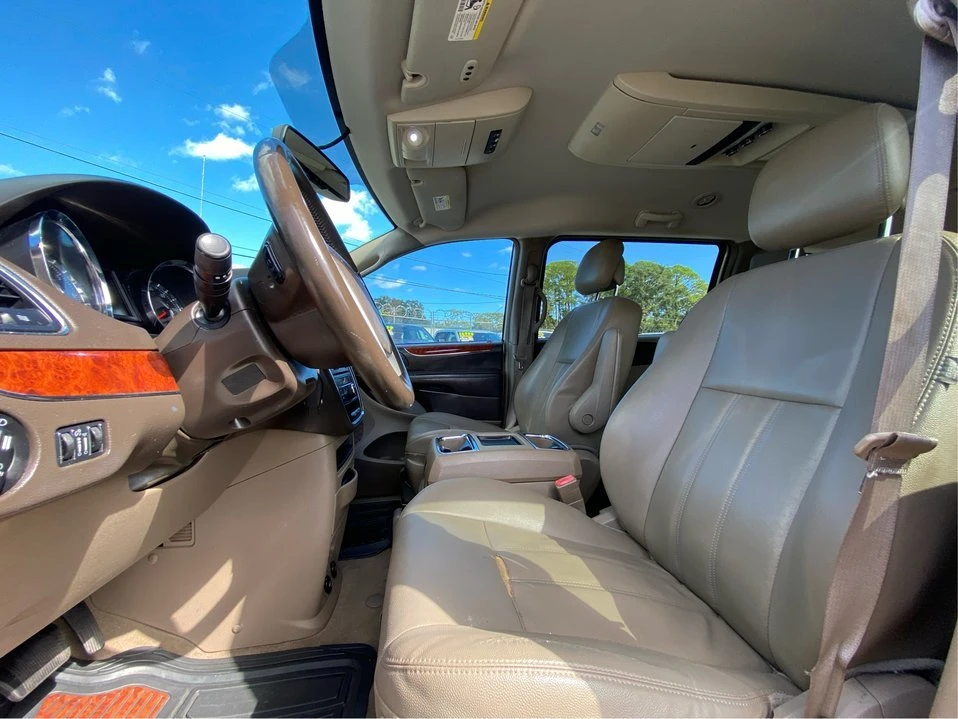 2015 Chrysler Town & Country - Image 9 of 20