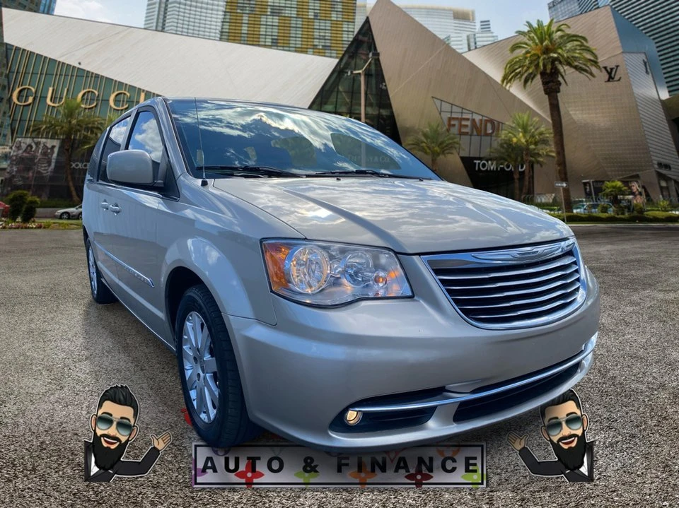 2015 Chrysler Town & Country - Image 7 of 20