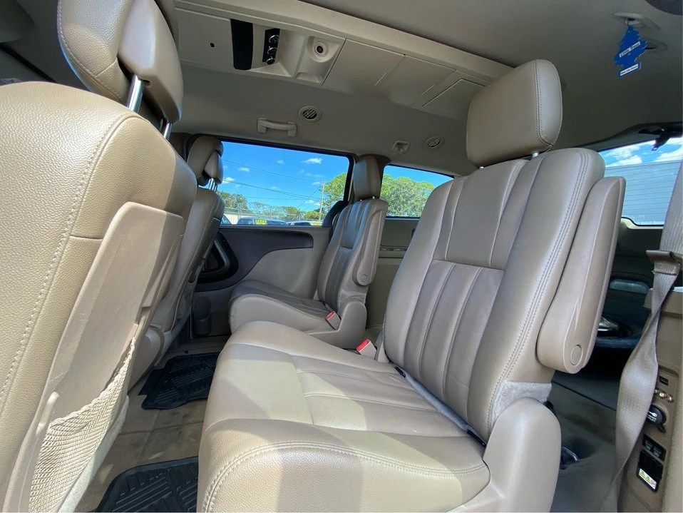 2015 Chrysler Town & Country - Image 10 of 20